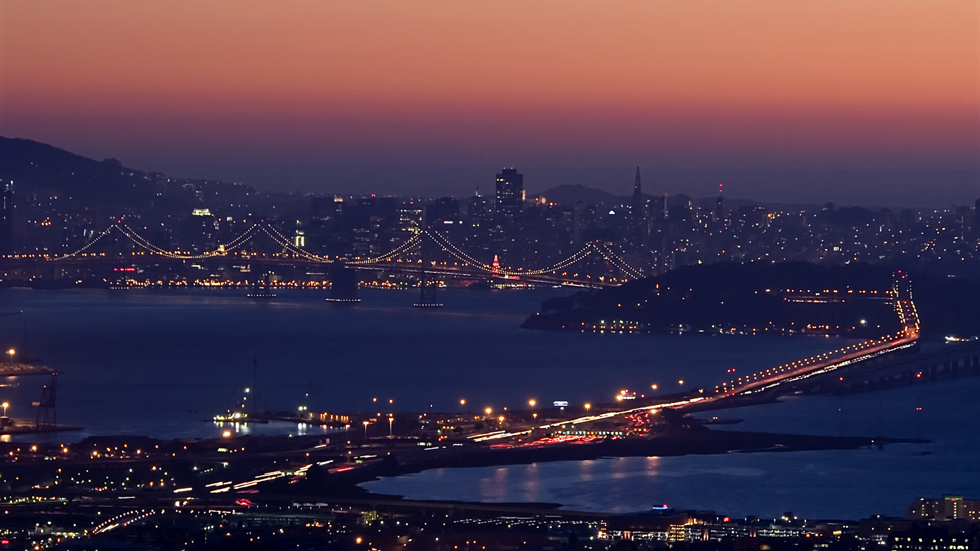 城市夜光水上风筝节，灯火闪耀中的空中盛会